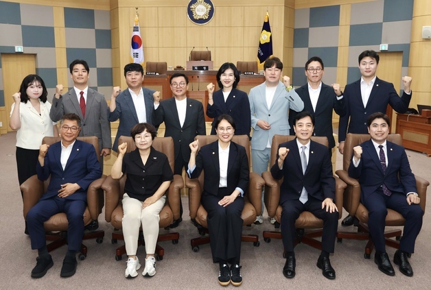 부산 남구의회, 제10대 원 구성 완료…고선화 의장·허미향 부의장 선출