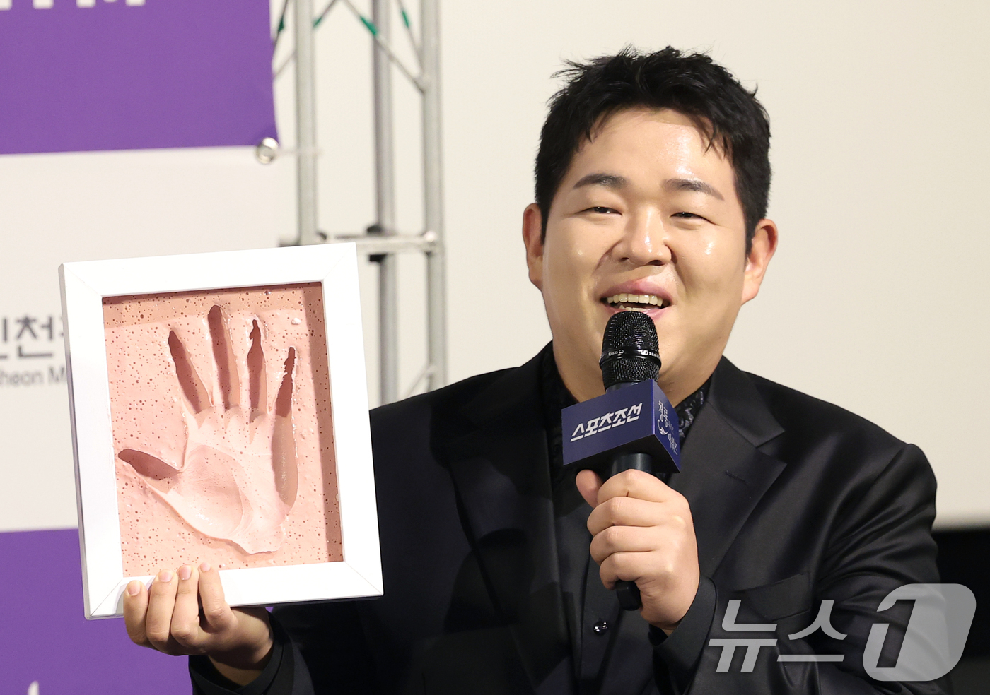 (서울=뉴스1) 권현진 기자 = 배우 문상훈이 7일 서울 용산구 CGV용산아이파크몰에서 열린 제5회 청룡시리즈어워즈 핸드프린팅 행사에서 소감을 말하고 있다. 2026.7.7/뉴스1 …