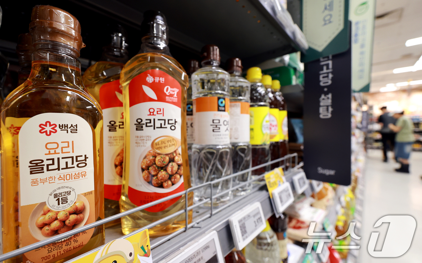 (서울=뉴스1) 이호윤 기자 = 전분·전분당 제조사들이 가격 담합으로 역대 최대 규모인 7476억원의 과징금 제재를 받은 7일 서울 시내 한 대형마트에 전분당 제품들이 진열돼 있다 …