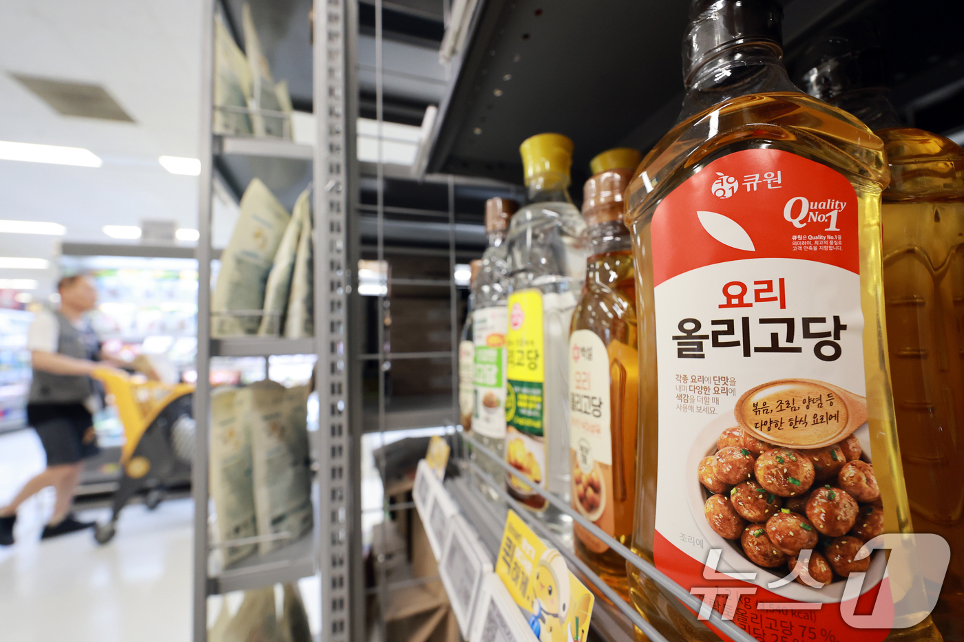 (서울=뉴스1) 이호윤 기자 = 전분·전분당 제조사들이 가격 담합으로 역대 최대 규모인 7476억원의 과징금 제재를 받은 7일 서울 시내 한 대형마트에 전분당 제품들이 진열돼 있다 …