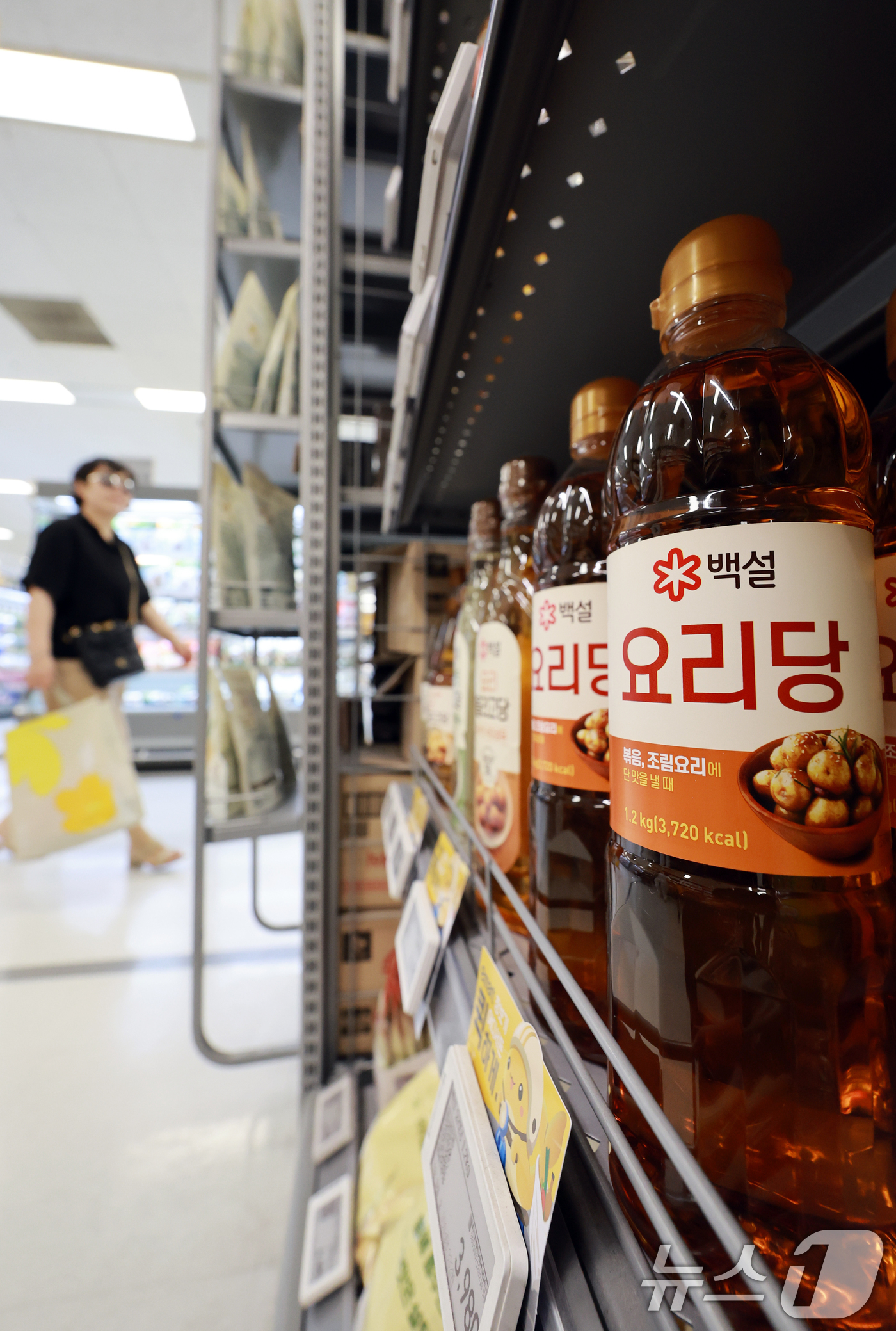 (서울=뉴스1) 이호윤 기자 = 전분·전분당 제조사들이 가격 담합으로 역대 최대 규모인 7476억원의 과징금 제재를 받은 7일 서울 시내 한 대형마트에 전분당 제품들이 진열돼 있다 …