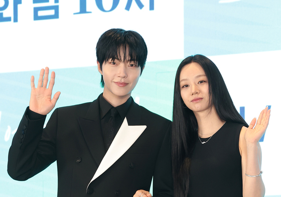 황인엽·혜리, 천재 영화 감독과 생계형 리포터