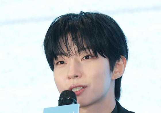 인사말 하는 황인엽