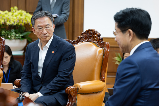 정성호 "檢 보완수사권 문제, 국회서 심도 있게 잘 논의해야"
