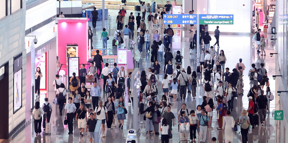 인천공항 보안검색 걸린 물품 절반은 화장품·생필품…라이터도 37만개
