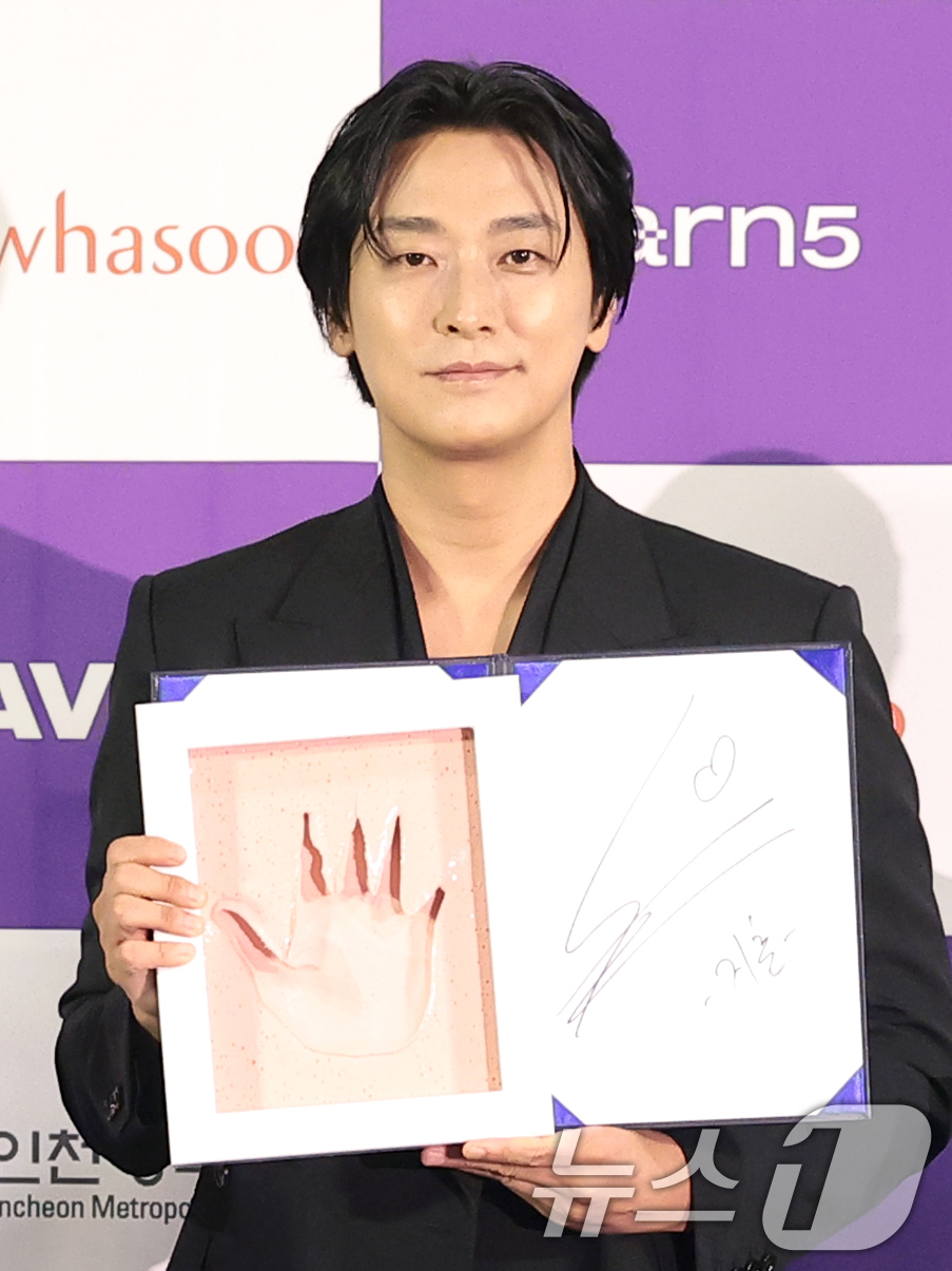 (서울=뉴스1) 권현진 기자 = 배우 주지훈이 7일 서울 용산구 CGV용산아이파크몰에서 열린 제5회 청룡시리즈어워즈 핸드프린팅 행사에서 포즈를 취하고 있다. 2026.7.7/뉴스1 …