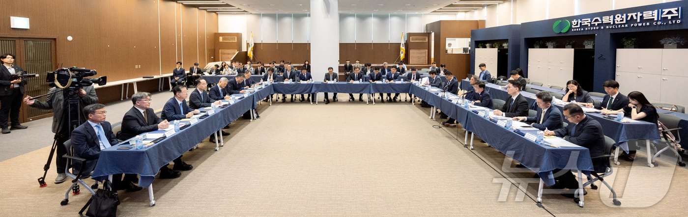 (서울=뉴스1) = 김성환 기후에너지환경부 장관이 7일 서울 중구 소재 한국수력원자력 방사선보건원에서 열린 ‘원전 활용 방사선 산업화 파트너십 출범식’에 참석하여 모두발언을 하고 …