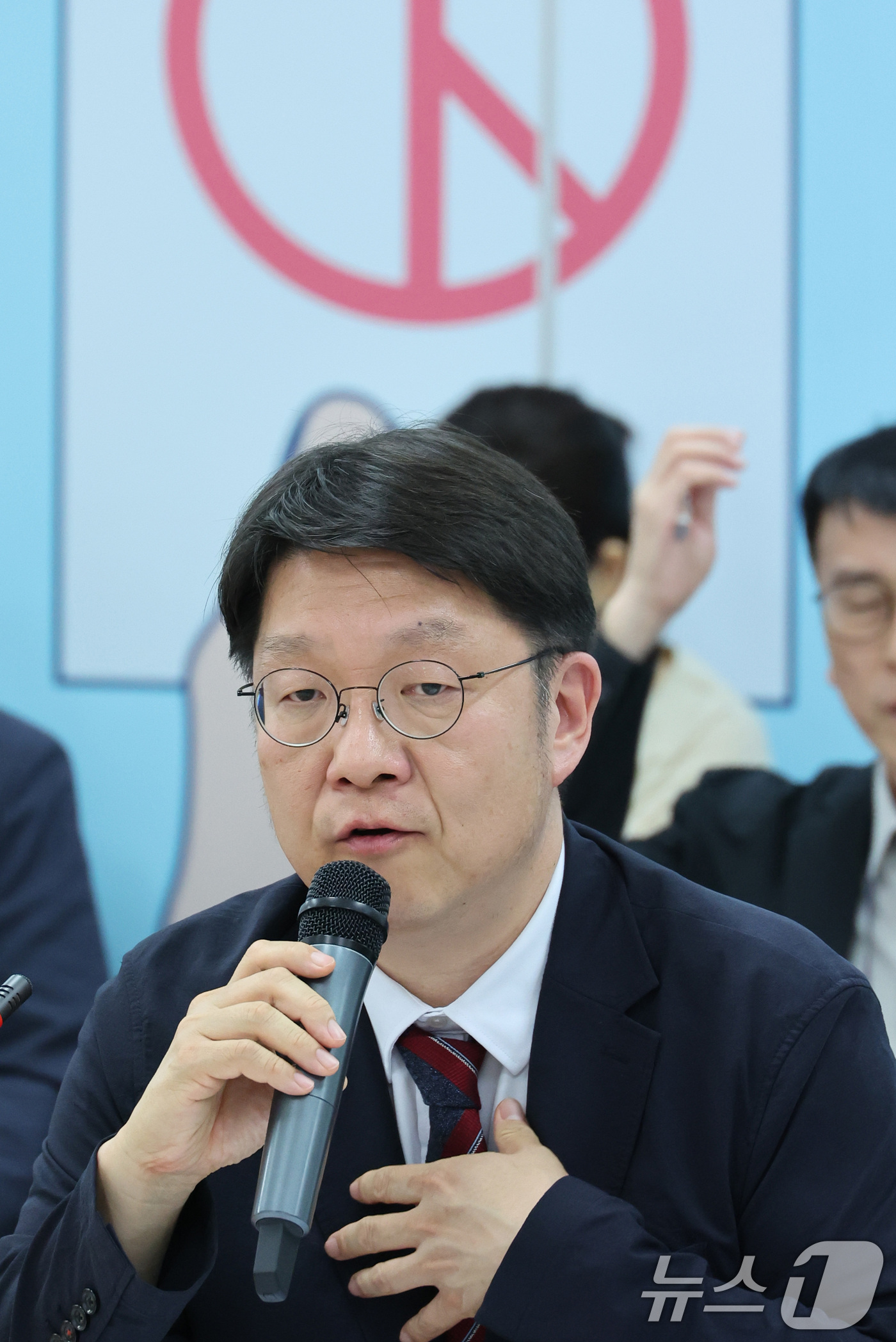 (서울=뉴스1) 신웅수 기자 = 김범진 서울시선거관리위원회 사무처장이 7일 서울 종로구 서울시선거관리위원회에서 열린 전국동시지방선거 투표용지 부족사태 등 국민참정권 침해 진상규명 …