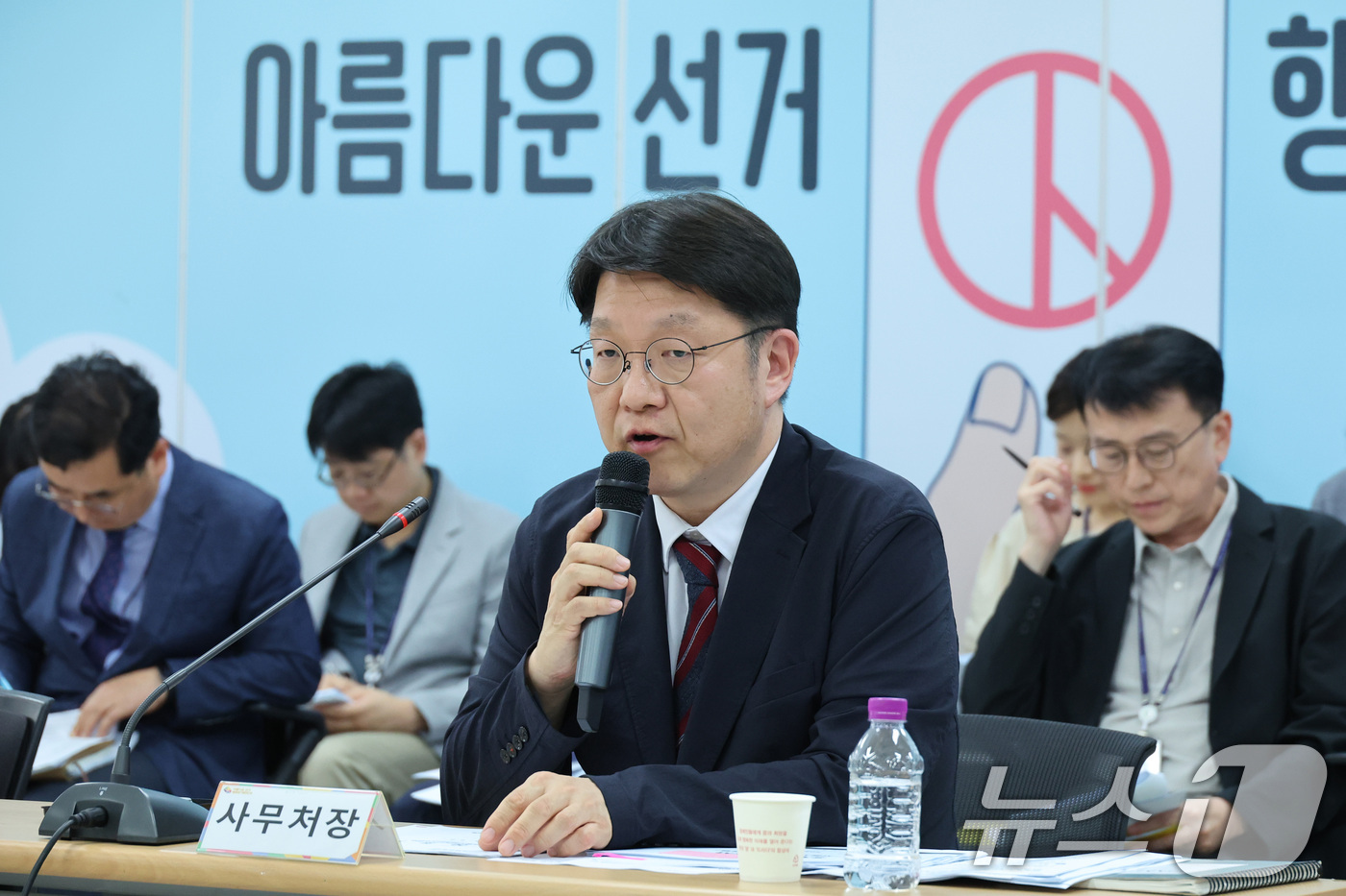 (서울=뉴스1) 신웅수 기자 = 김범진 서울시선거관리위원회 사무처장이 7일 서울 종로구 서울시선거관리위원회에서 열린 전국동시지방선거 투표용지 부족사태 등 국민참정권 침해 진상규명 …