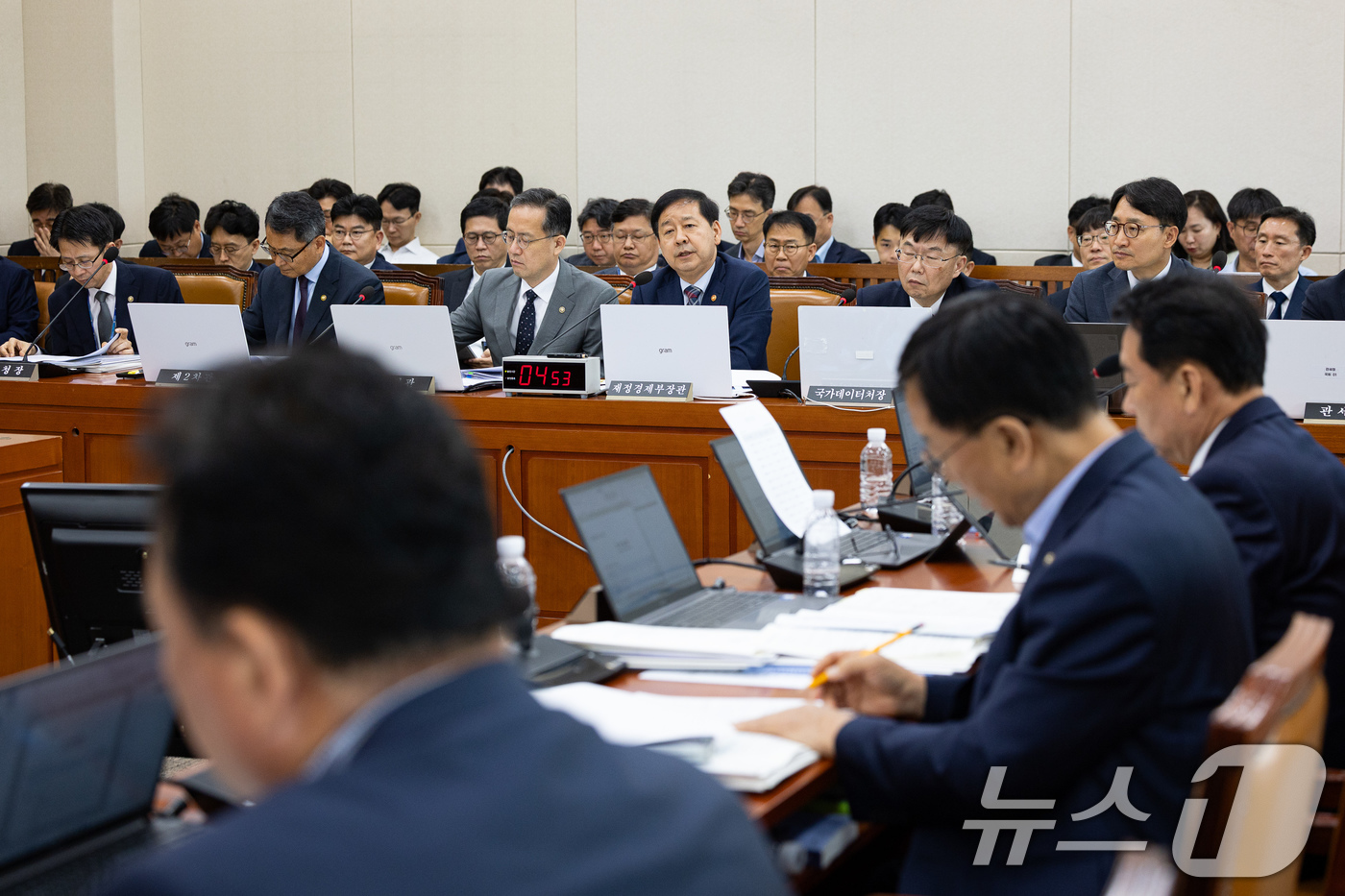 (서울=뉴스1) 유승관 기자 = 구윤철 부총리 겸 재정경제부 장관이 7일 서울 여의도 국회에서 열린 제437회 국회(임시회) 재정경제기획위원회 제1차 전체회의에 출석해 의원 질의에 …