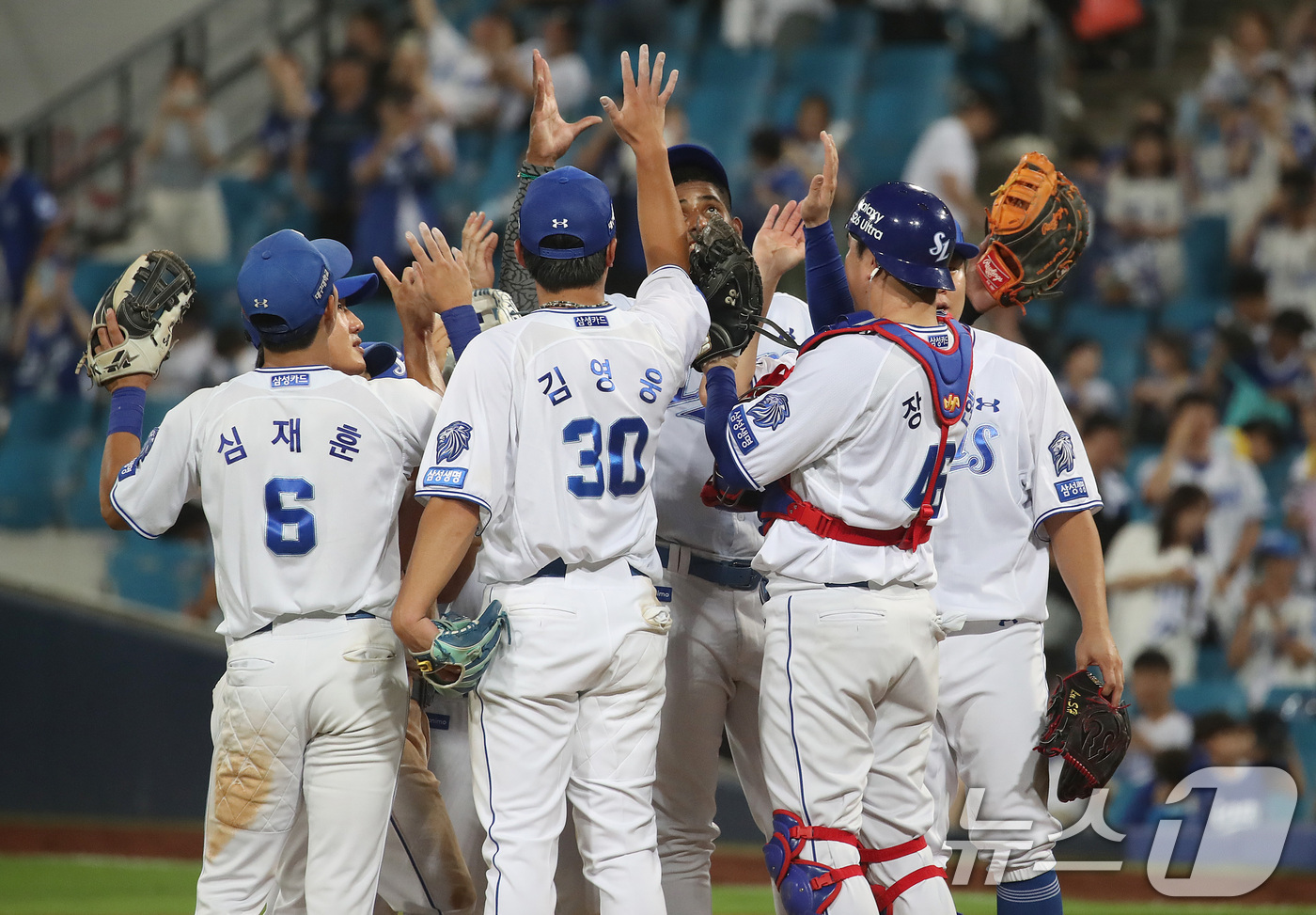 (대구=뉴스1) 공정식 기자 = 7일 오후 대구 삼성라이온즈파크에서 열린 프로야구 '2026 신한 SOL KBO리그' LG 트윈스와 삼성 라이온즈의 경기, 9 대 2 승리를 거두며 …