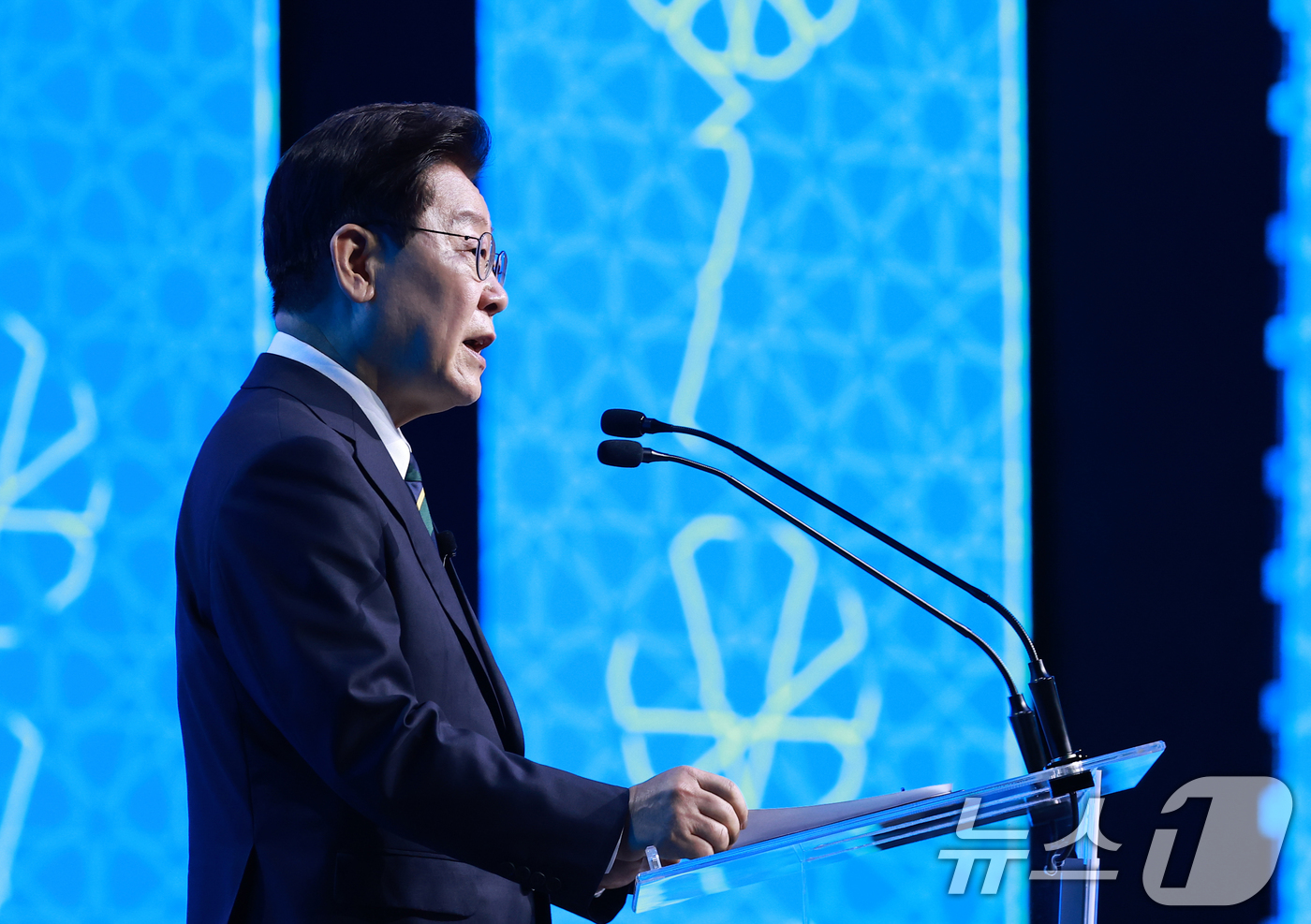 (앙카라(튀르키예)=뉴스1) 이재명 기자 = 이재명 대통령이 7일(현지시간) 튀르키예 앙카라 컨벤션센터에서 열린 북대서양조약기구(NATO·나토) 방위산업포럼에서 발언하고 있다. 2 …