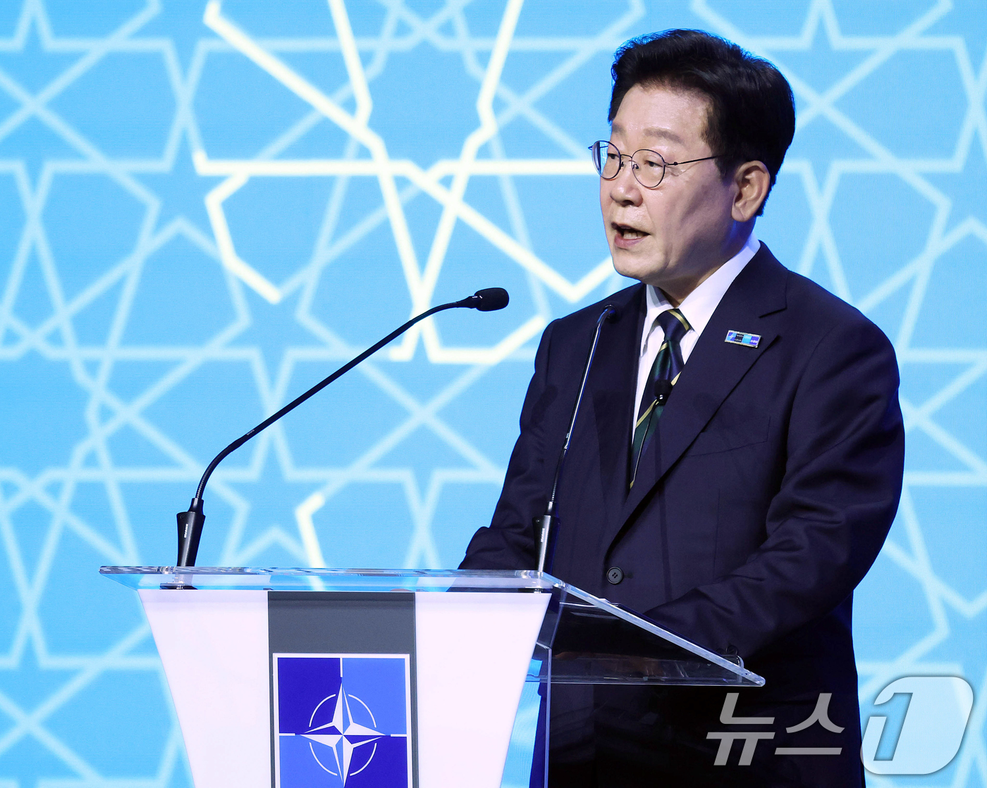 (앙카라(튀르키예)=뉴스1) 이재명 기자 = 이재명 대통령이 7일(현지시간) 튀르키예 앙카라 컨벤션센터에서 열린 북대서양조약기구(NATO·나토) 방위산업포럼에서 발언하고 있다. 2 …