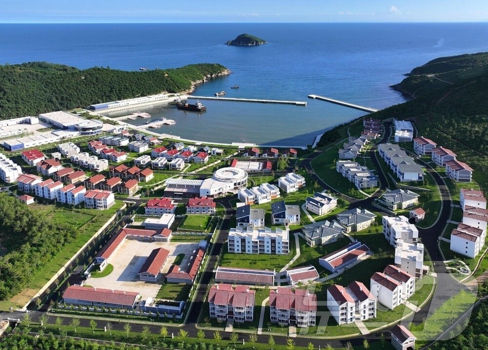 본문 이미지 - (평양 노동신문=뉴스1) = 북한 노동당 기관지 노동신문은 지난 8일 김일성 주석 사망 32주기를 맞아 "위대한 수령님이 염원한 지방 변혁의 새시대가 김정은 노동당 총비서의 영도 아래 펼쳐지고 있다＂라고 선전했다. [국내에서만 사용가능. 재배포 금지. DB 금지. For Use Only in the Republic of Korea. Redistribution Prohibited] rodongphoto@news1.kr