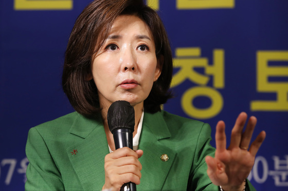 아시아포럼21 초청 토론회 찾은 나경원