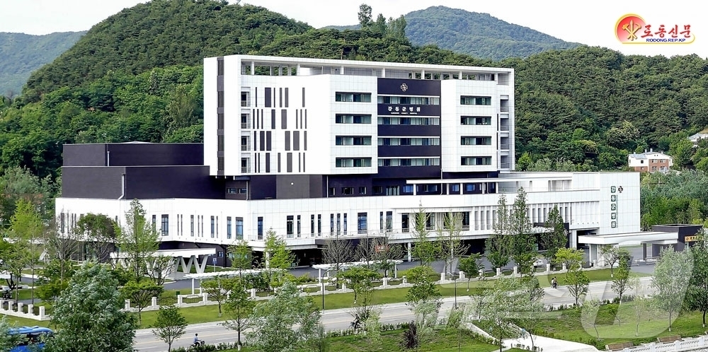 (평양 노동신문=뉴스1) = 북한 노동당 기관지 노동신문은 8일 김일성 주석 사망 32주기를 맞아 "위대한 수령님이 염원한 지방 변혁의 새 시대가 김정은 노동당 총비서의 영도 아래 …