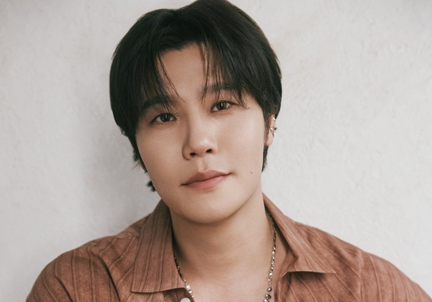 이현, 빅히트 뮤직과 재계약…19년째 동행