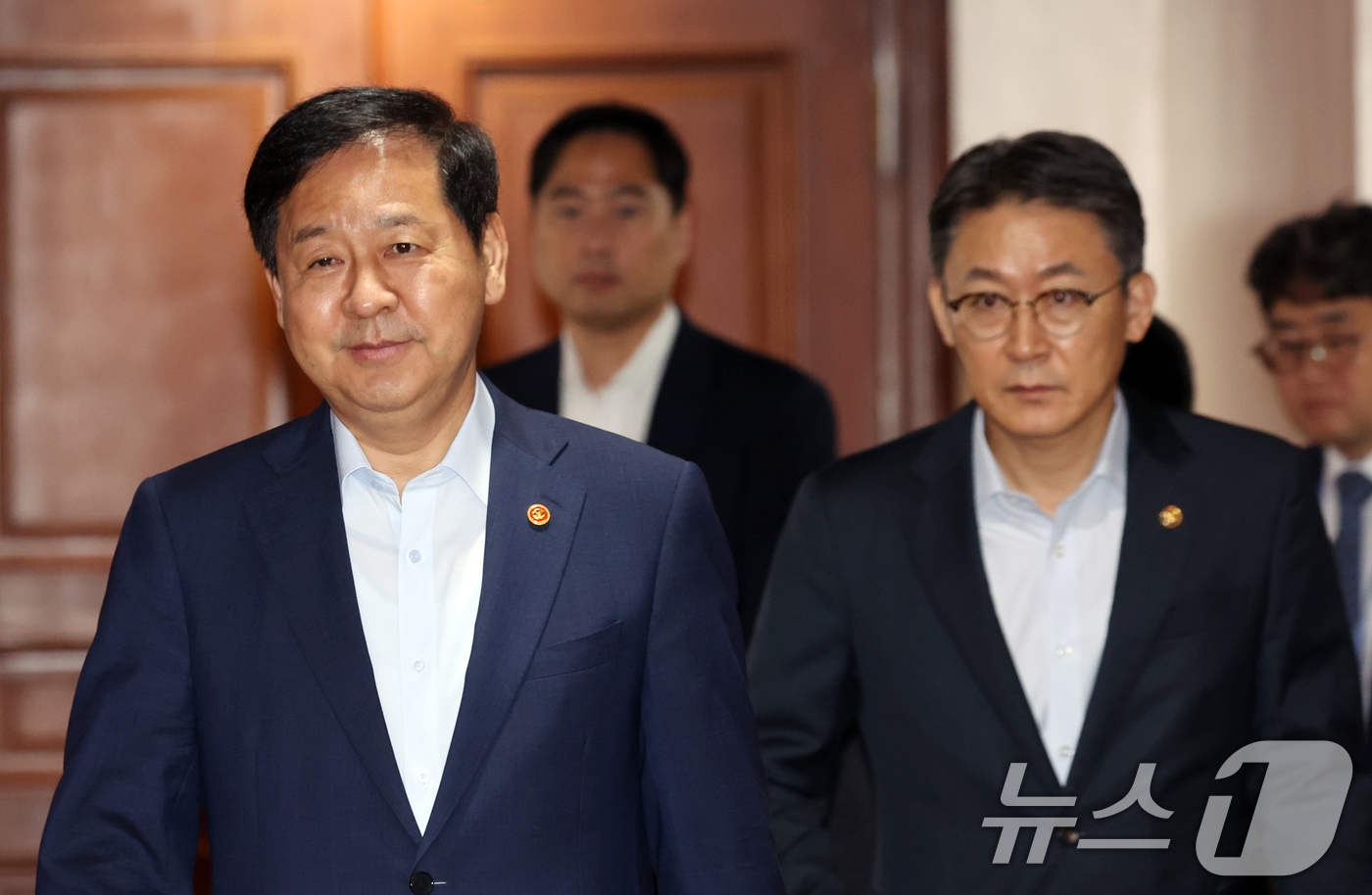 (서울=뉴스1) 김명섭 기자 = 구윤철 경제부총리 겸 재정경제부 장관이 8일 오전 서울 종로구 세종대로 정부서울청사에서 열린 비상경제본부 희의 겸 경제·산업경쟁력강화 관계장관회의에 …