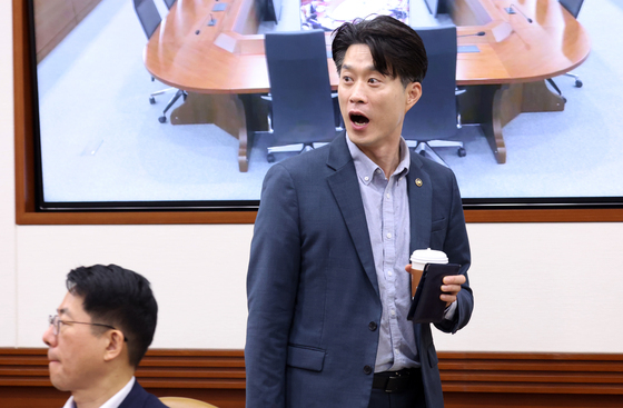 비상경제본부 희의 참석하는 노용석 중소벤처기업부 1차관