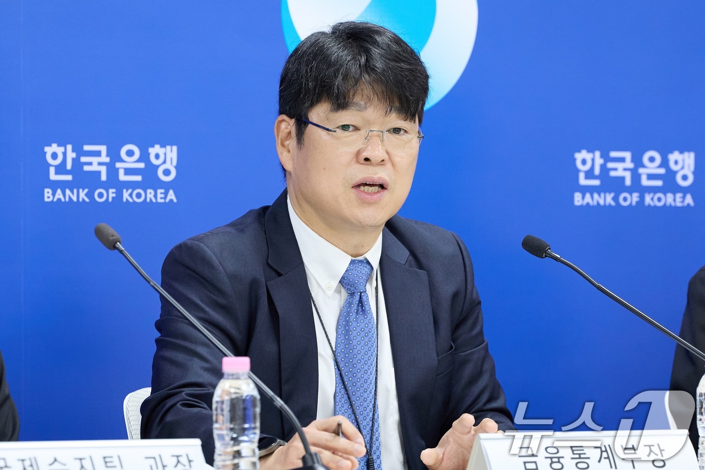 (서울=뉴스1) = 유성욱 한국은행 금융통계부장이 8일 오전 서울 중구 한국은행에서 열린 2026년 5월 국제수지(잠정) 설명회에서 발언하고 있다. (한국은행 제공. 재판매 및 D …