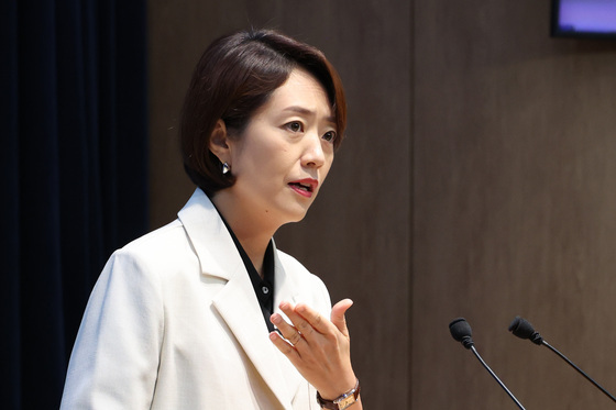당대표 출마 기자회견하는 고민정