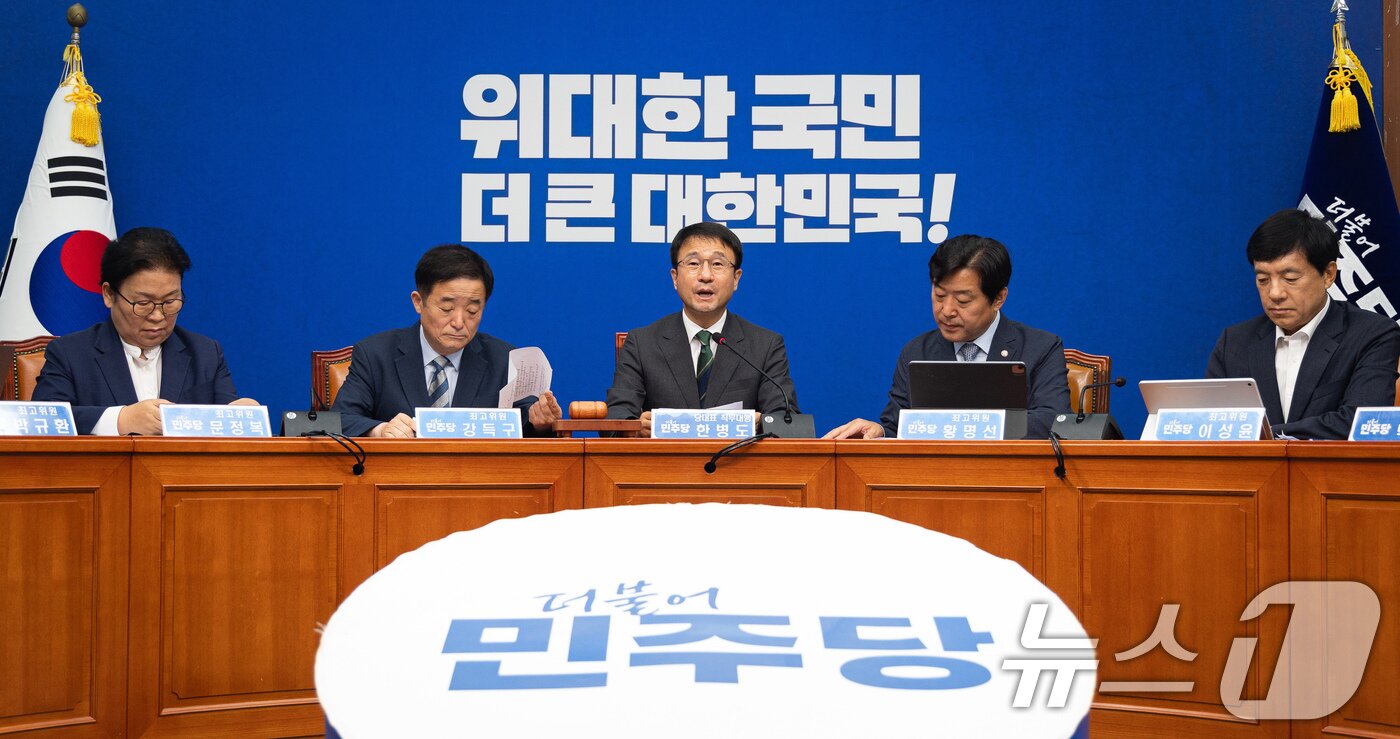 본문 이미지 - 한병도 더불어민주당 당대표 직무대행 겸 원내대표가 8일 서울 여의도 국회에서 열린 최고위원회의에서 모두 발언을 하고 있다. 2026.7.8 ⓒ 뉴스1 유승관 기자
