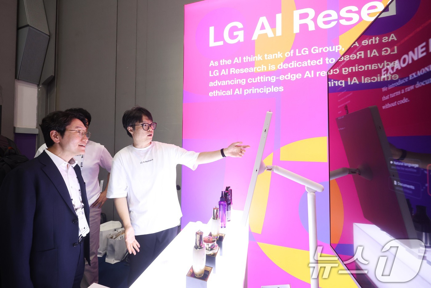 (서울=뉴스1) = LG AI연구원은 지난 6일부터 서울 강남구 코엑스에서 열린 국제머신러닝학회(ICML) 2026에 참가해 신소재부터 금융, 데이터 등 LG의 AI 엑사원 산업 …