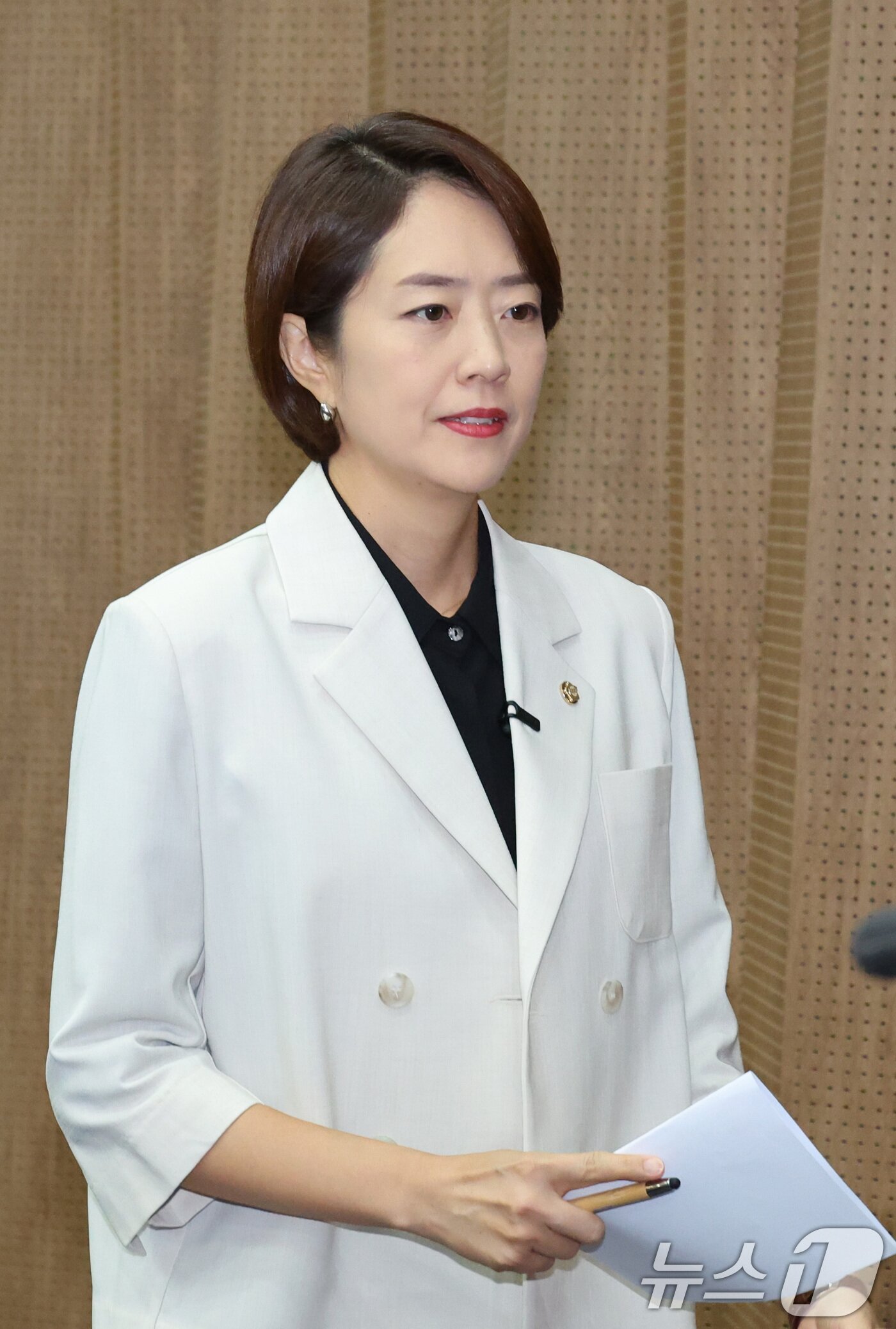 본문 이미지 - 고민정 더불어민주당 의원이 8일 서울 여의도 국회 소통관에서 열린 당대표 출마 기자회견에 참석하고 있다. 2026.7.8 ⓒ 뉴스1 신웅수 기자