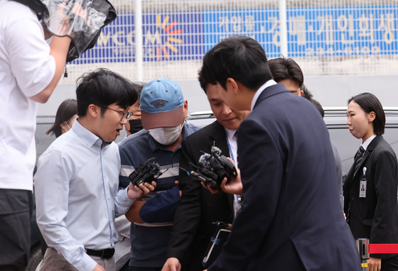 '장윤기 증거인멸' 강력팀장, 구속영장 심사 출석…묵묵부답