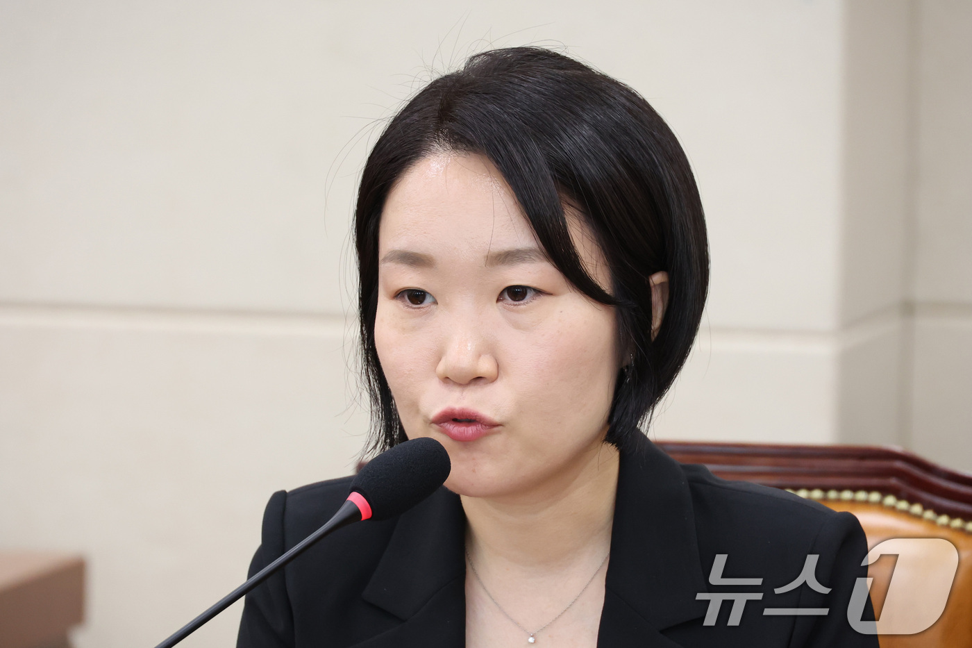 (서울=뉴스1) 신웅수 기자 = 이소영 더불어민주당 간사가 8일 서울 여의도 국회에서 열린 기후에너지환경노동위원회 전체회의에서 인사말을 하고 있다. 2026.7.8/뉴스1