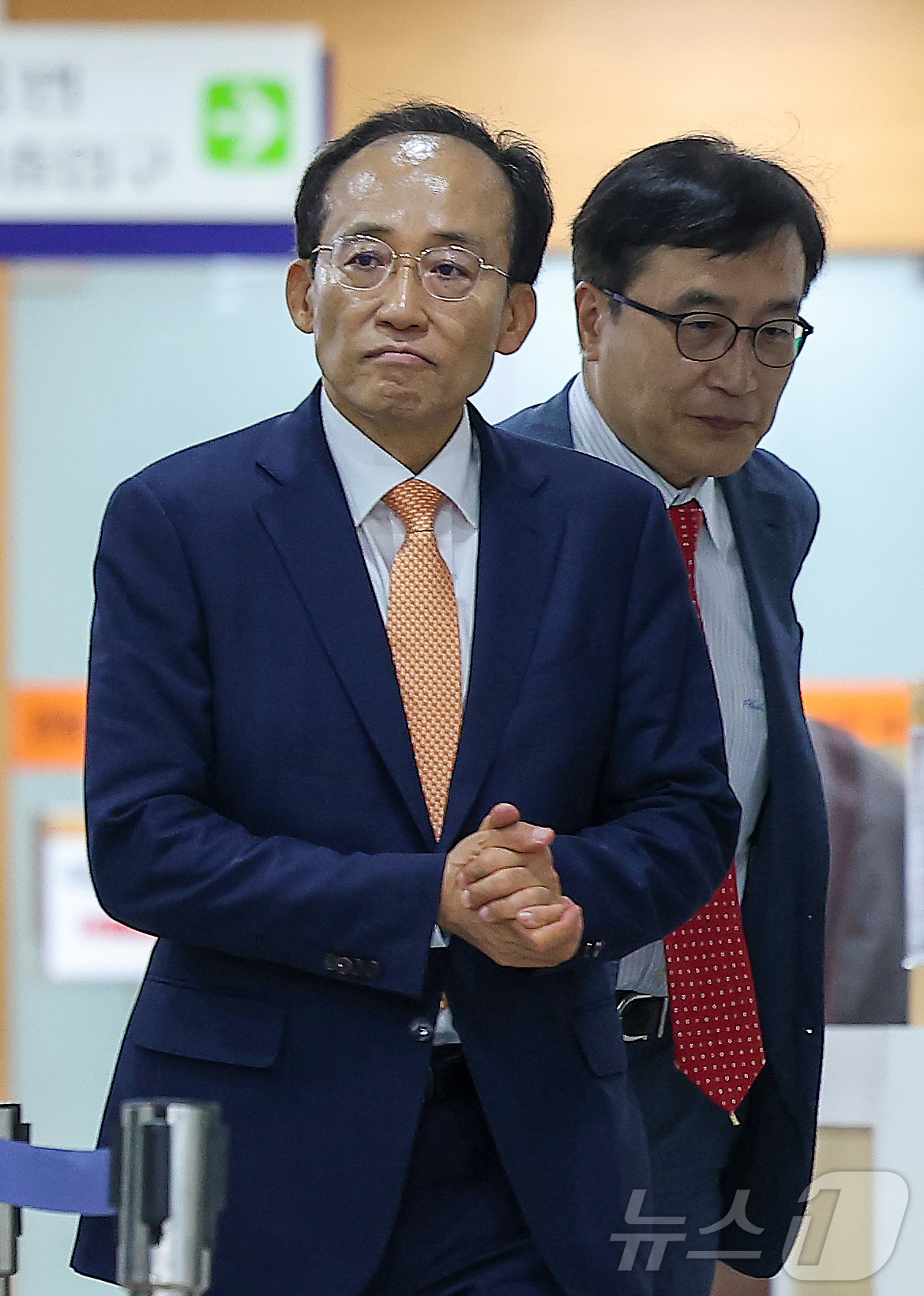 (서울=뉴스1) 김성진 기자 = 12·3 비상계엄 당시 국회의 계엄 해제 표결을 방해한 혐의를 받는 추경호 대구시장이 8일 서울 서초구 서울중앙지방법원에서 열린 내란중요임무종사 6 …