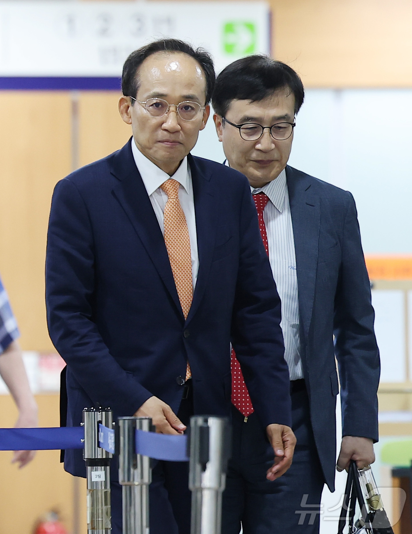 (서울=뉴스1) 김성진 기자 = 12·3 비상계엄 당시 국회의 계엄 해제 표결을 방해한 혐의를 받는 추경호 대구시장이 8일 서울 서초구 서울중앙지방법원에서 열린 내란중요임무종사 6 …