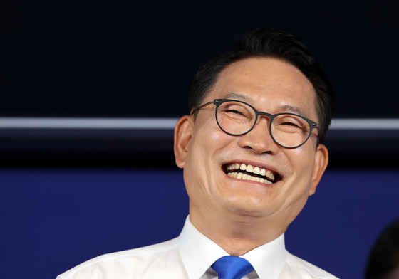 미소 보이는 송영길 전 대표