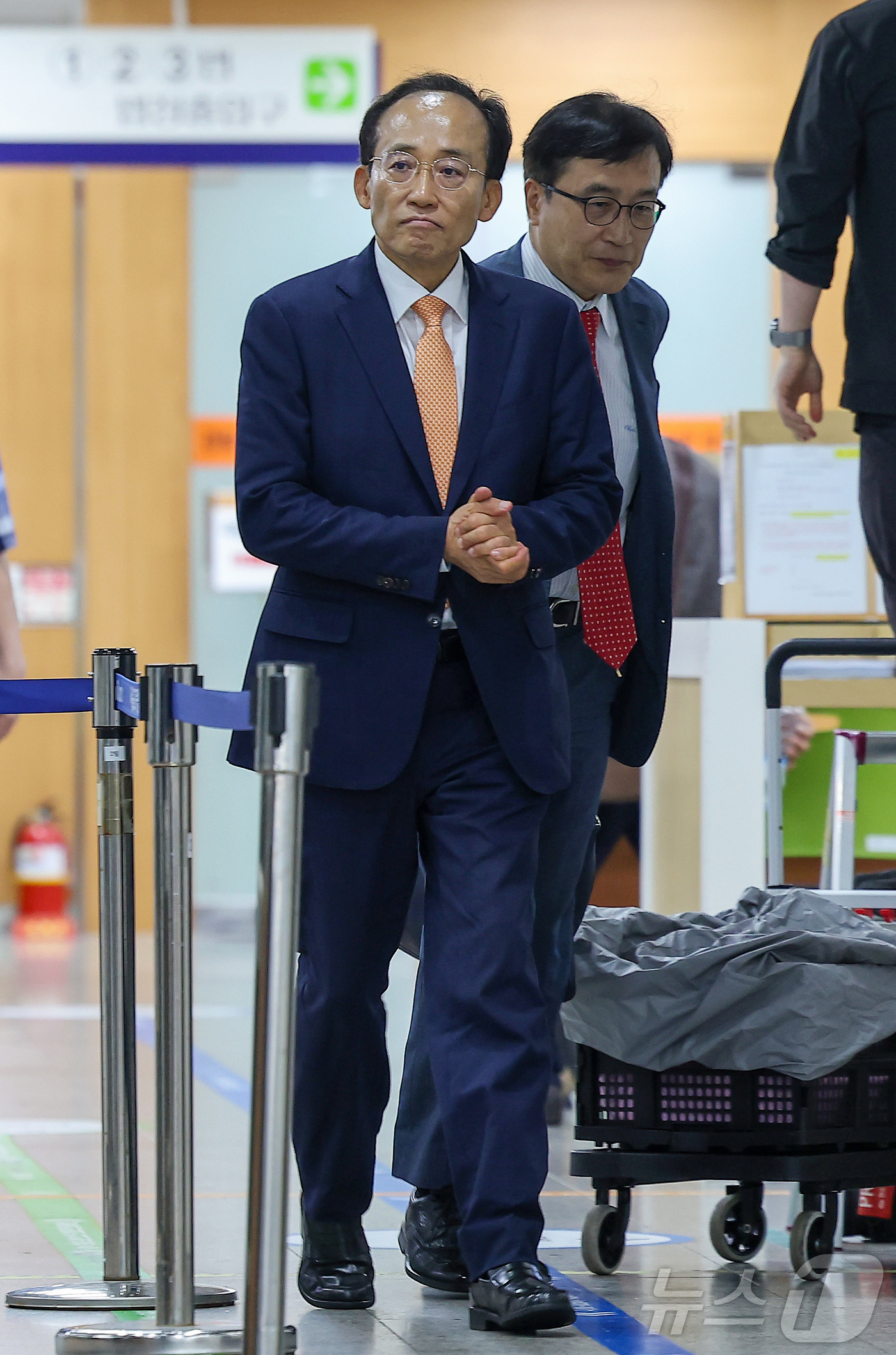 (서울=뉴스1) 김성진 기자 = 12·3 비상계엄 당시 국회의 계엄 해제 표결을 방해한 혐의를 받는 추경호 대구시장이 8일 서울 서초구 서울중앙지방법원에서 열린 내란중요임무종사 6 …