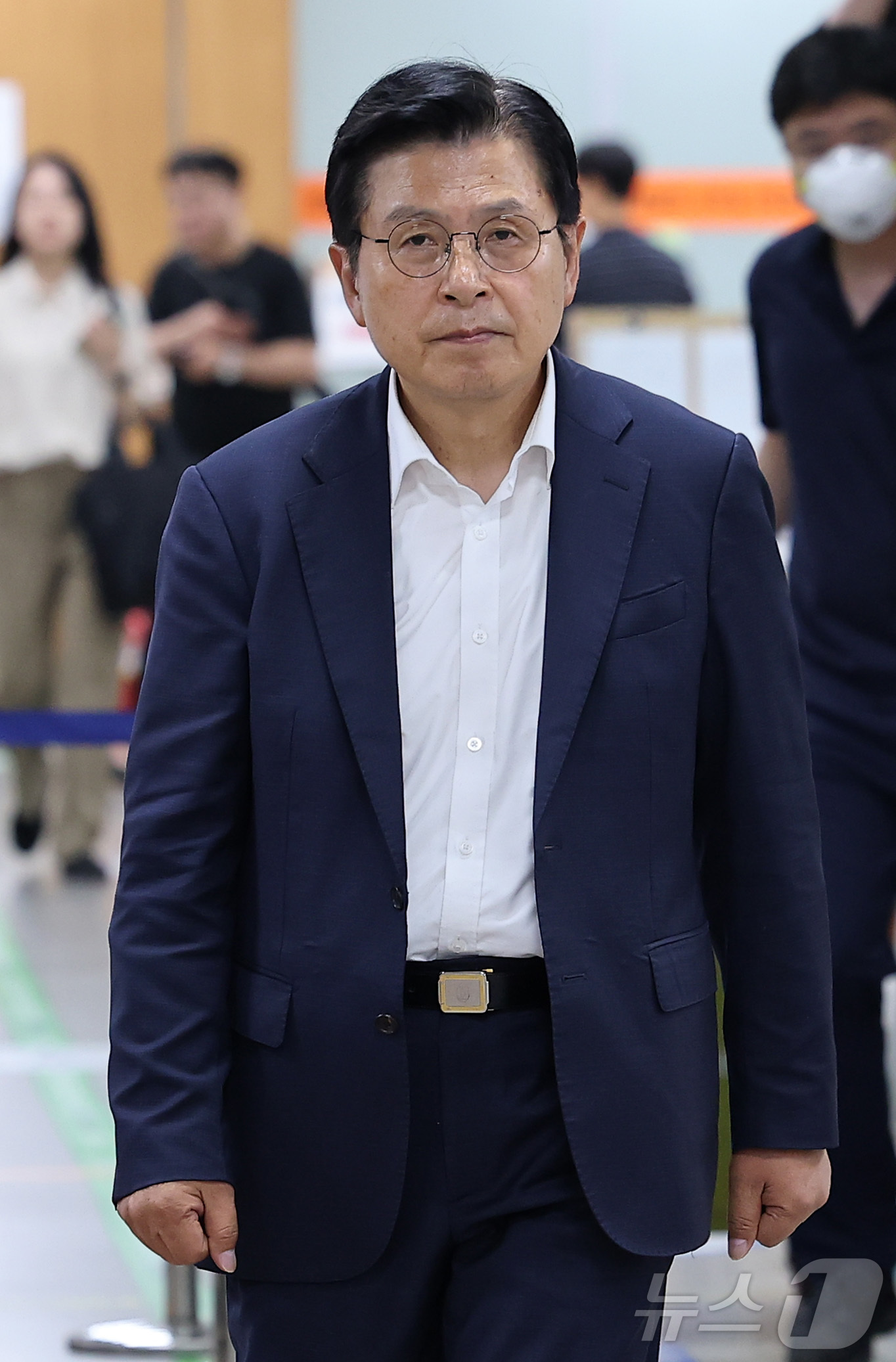 (서울=뉴스1) 김성진 기자 = 황교안 자유와혁신 대표가 8일 서울 서초구 서울중앙지방법원에서 열린 부정선거·부패방지대 공직선거법위반 5차 공판에 출석하고 있다. 2026.7.8/ …
