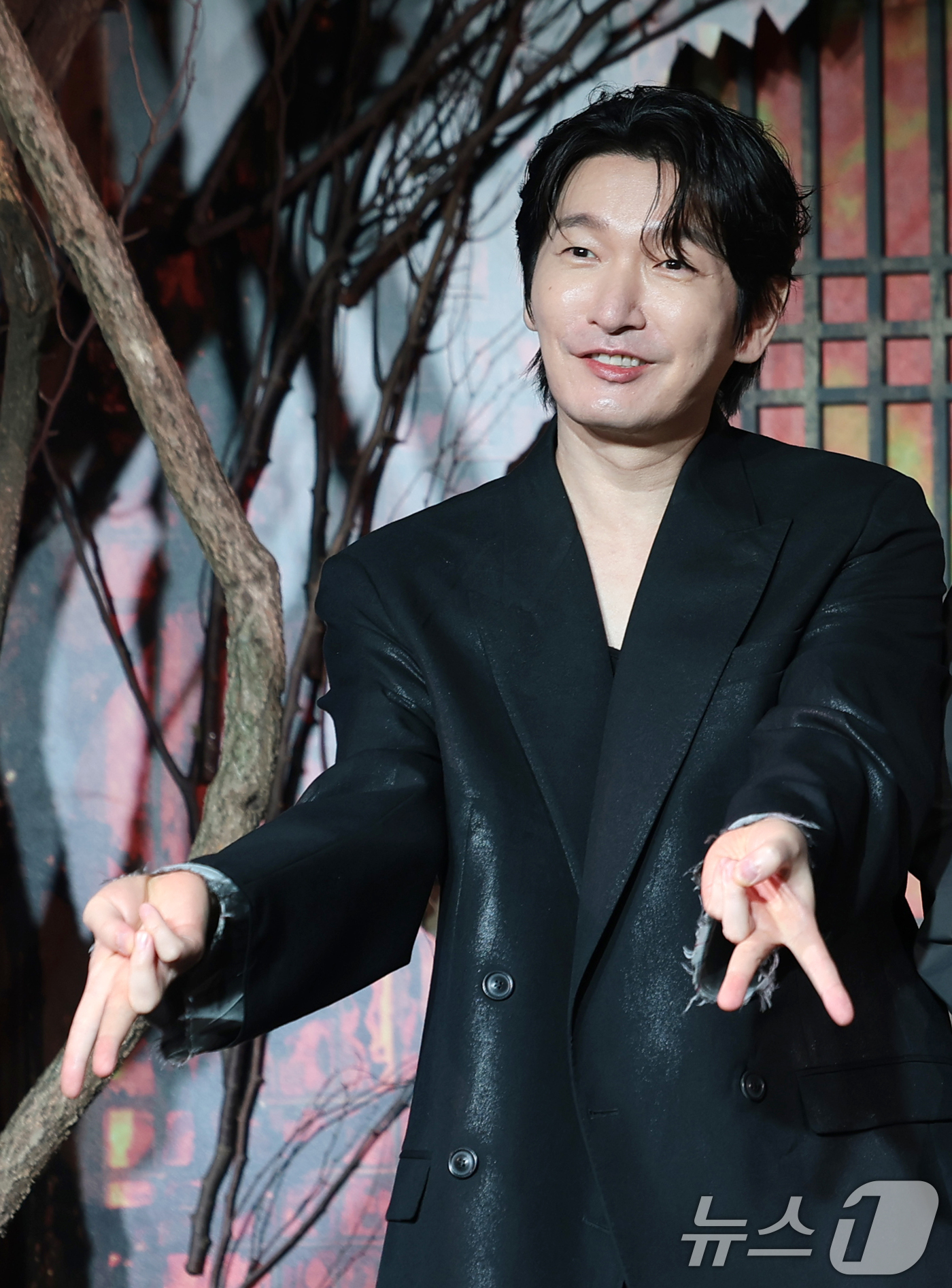 (서울=뉴스1) 권현진 기자 = 배우 조승우가 8일 오전 영등포구 페어몬트 앰배서더 서울에서 열린 넷플릭스 시리즈 ‘동궁’(극본 권소라/연출 최정규) 제작발표회에서 포즈를 취하고 …