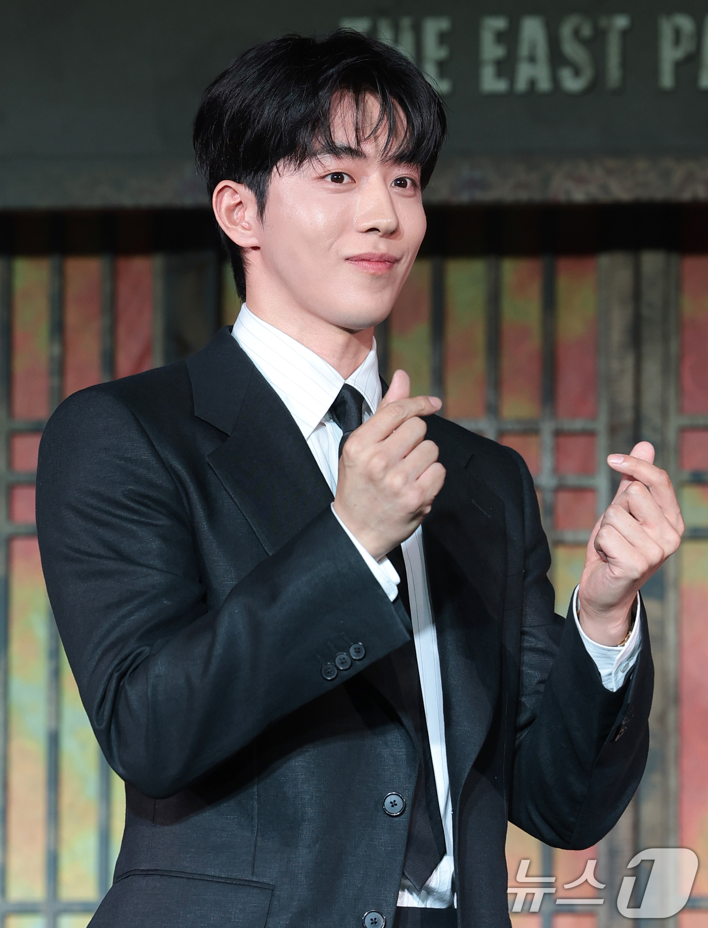 (서울=뉴스1) 권현진 기자 = 배우 남주혁이 8일 서울 영등포구 페어몬트 앰배서더 서울에서 열린 넷플릭스 시리즈 '동궁' 제작발표회에서 포즈를 취하고 있다.'동궁'은 귀(⻤)의 …