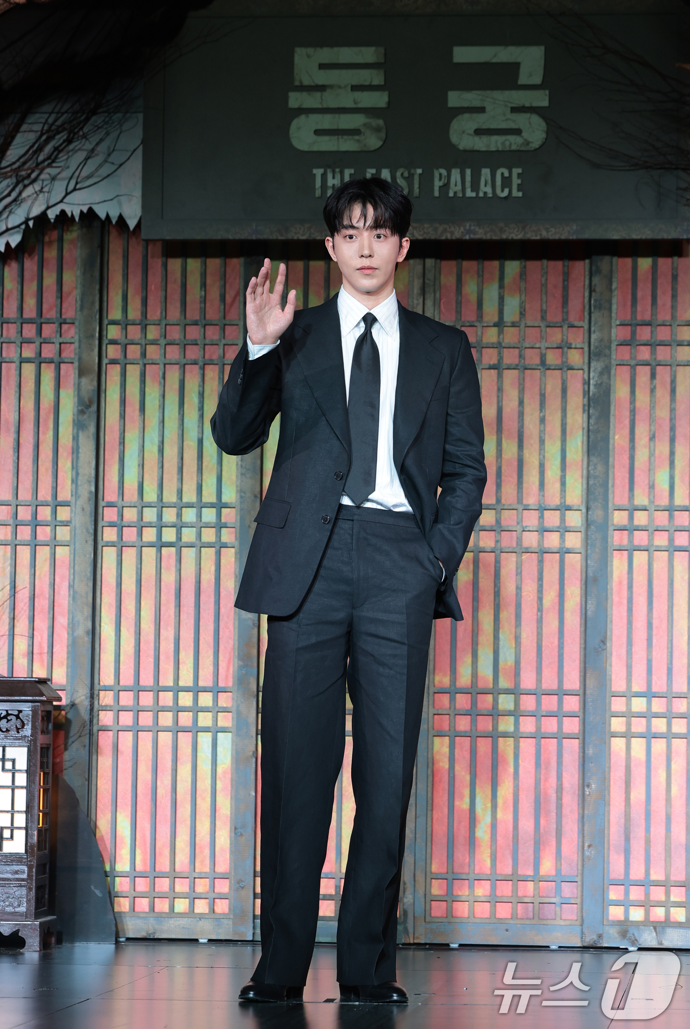 (서울=뉴스1) 권현진 기자 = 배우 남주혁이 8일 서울 영등포구 페어몬트 앰배서더 서울에서 열린 넷플릭스 시리즈 '동궁' 제작발표회에서 포즈를 취하고 있다.'동궁'은 귀(⻤)의 …
