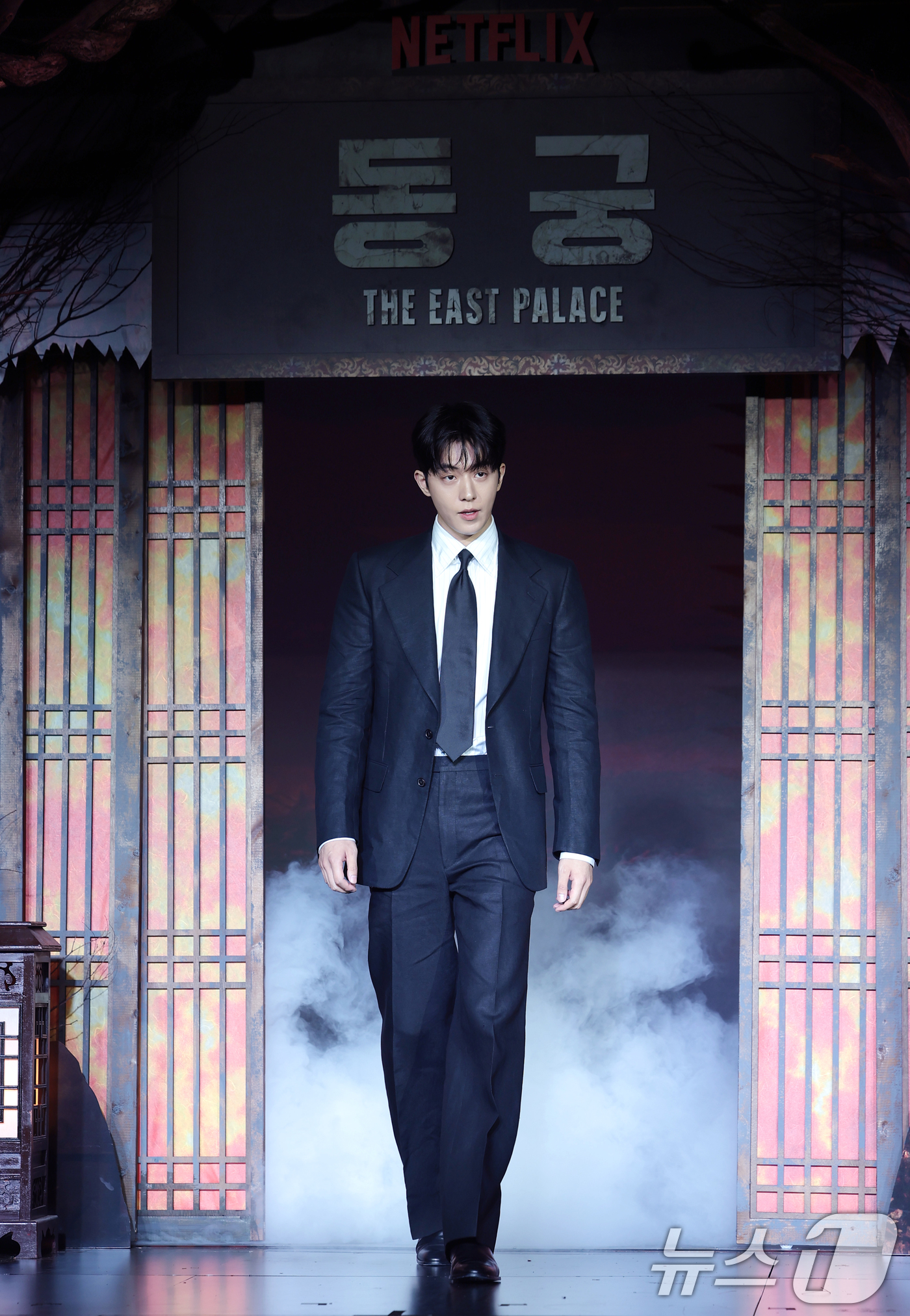 (서울=뉴스1) 권현진 기자 = 배우 남주혁이 8일 서울 영등포구 페어몬트 앰배서더 서울에서 열린 넷플릭스 시리즈 '동궁' 제작발표회에 참석하고 있다.'동궁'은 귀(⻤)의 세계를 …