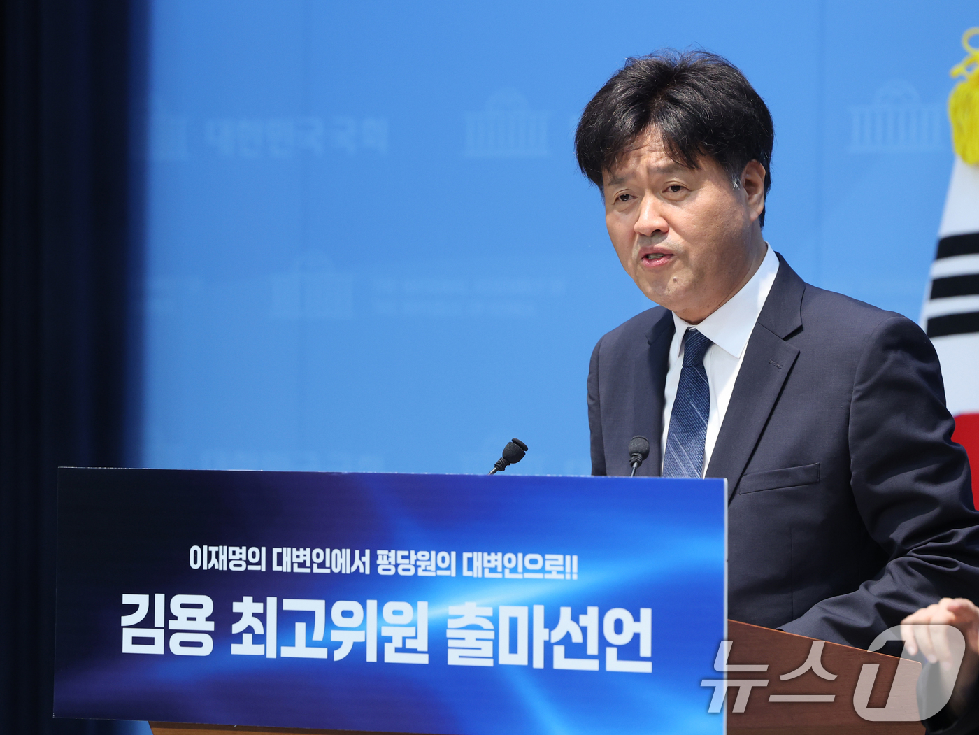 (서울=뉴스1) 황기선 기자 = 김용 전 민주연구원 부원장이 8일 오전 서울 여의도 국회 소통관에서 최고위원 출마 선언을 하고 있다.  2026.7.8/뉴스1