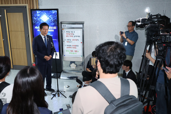 답변하는 정청래