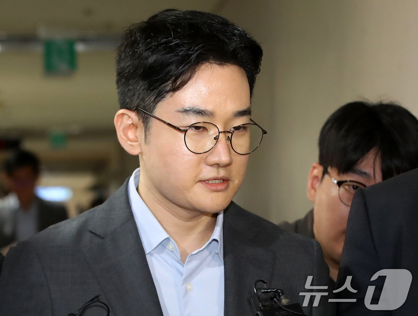 (부산=뉴스1) 윤일지 기자 = 6·3 지방선거 당시 '음료컵 테러' 사건의 자작극 의혹을 받는 정이한 전 개혁신당 부산시장 후보가 8일 오후 부산 연제구 부산지방법원에서 열린 구 …