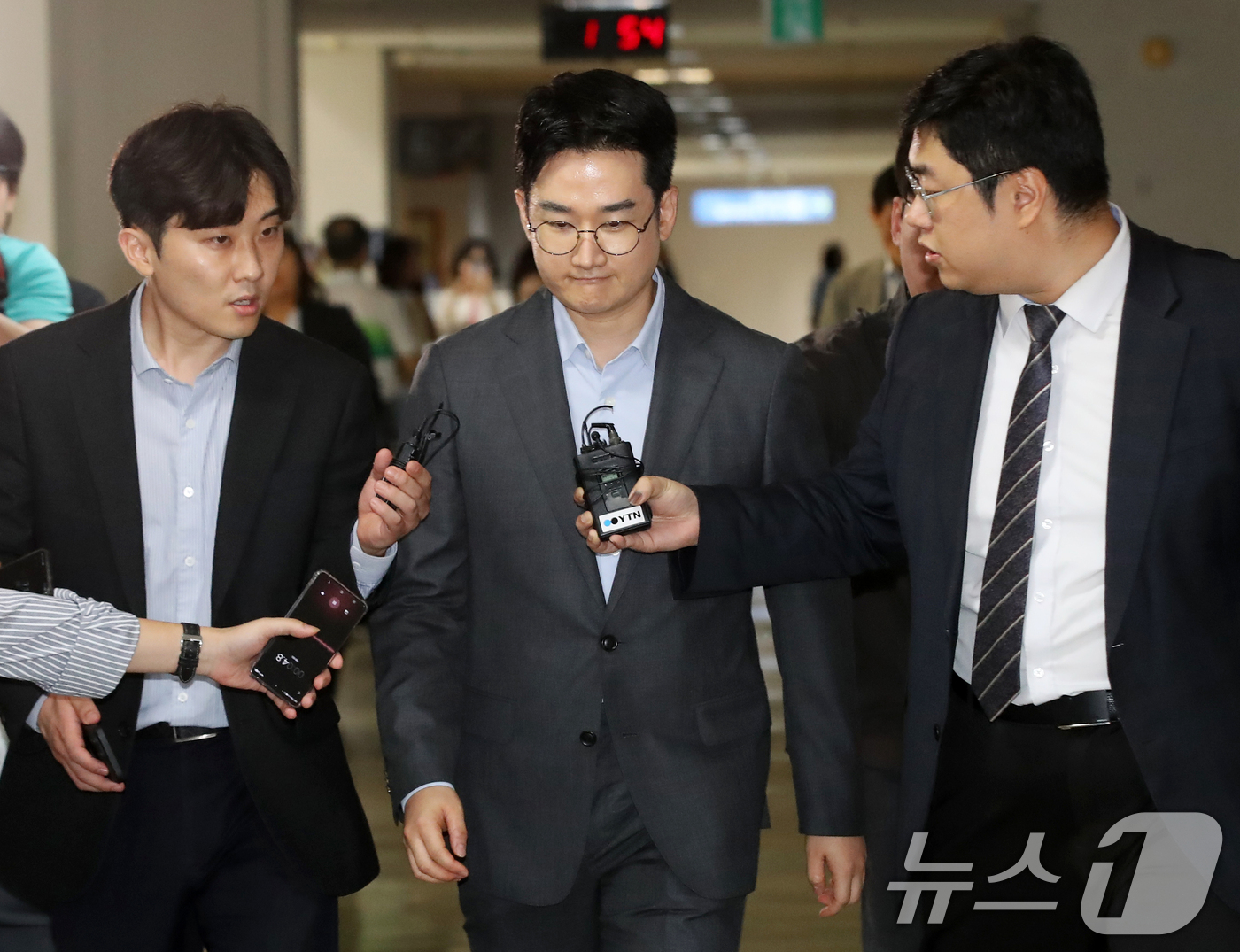 (부산=뉴스1) 윤일지 기자 = 6·3 지방선거 당시 '음료컵 테러' 사건의 자작극 의혹을 받는 정이한 전 개혁신당 부산시장 후보가 8일 오후 부산 연제구 부산지방법원에서 열린 구 …