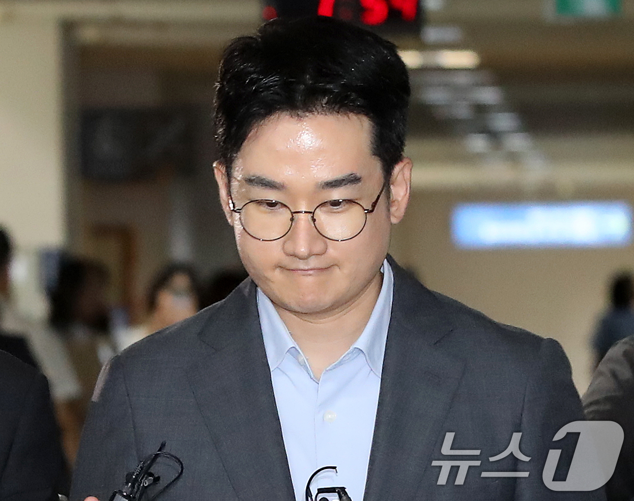 (부산=뉴스1) 윤일지 기자 = 6·3 지방선거 당시 '음료컵 테러' 사건의 자작극 의혹을 받는 정이한 전 개혁신당 부산시장 후보가 8일 오후 부산 연제구 부산지방법원에서 열린 구 …