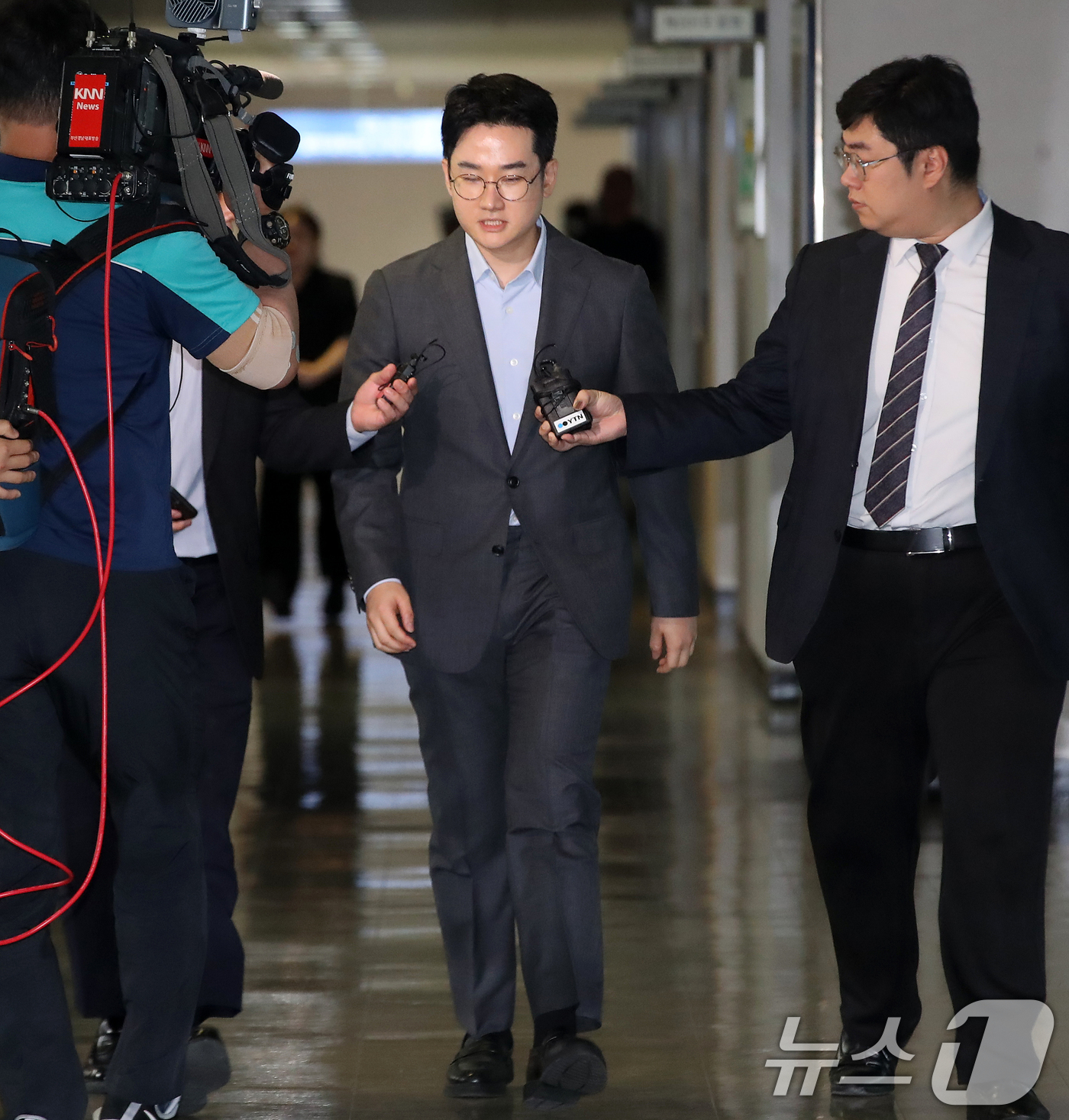 (부산=뉴스1) 윤일지 기자 = 6·3 지방선거 당시 '음료컵 테러' 사건의 자작극 의혹을 받는 정이한 전 개혁신당 부산시장 후보가 8일 오후 부산 연제구 부산지방법원에서 열린 구 …
