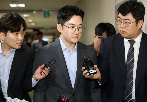 최연소 부산시장 후보의 몰락…'음료컵 테러' 의혹, 결국 구속