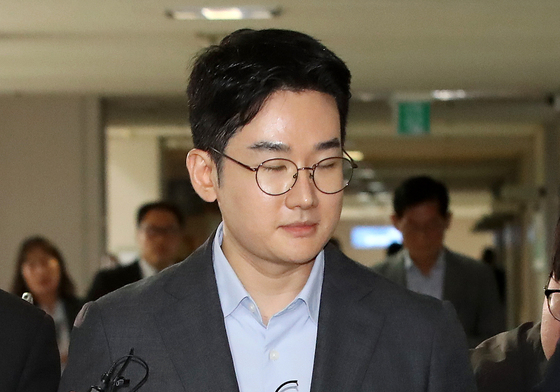 '음료컵 테러 자작극' 의혹 정이한, 영장심사 출석