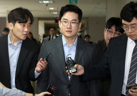 '음료컵 테러 자작극' 의혹 정이한, 영장심사 출석