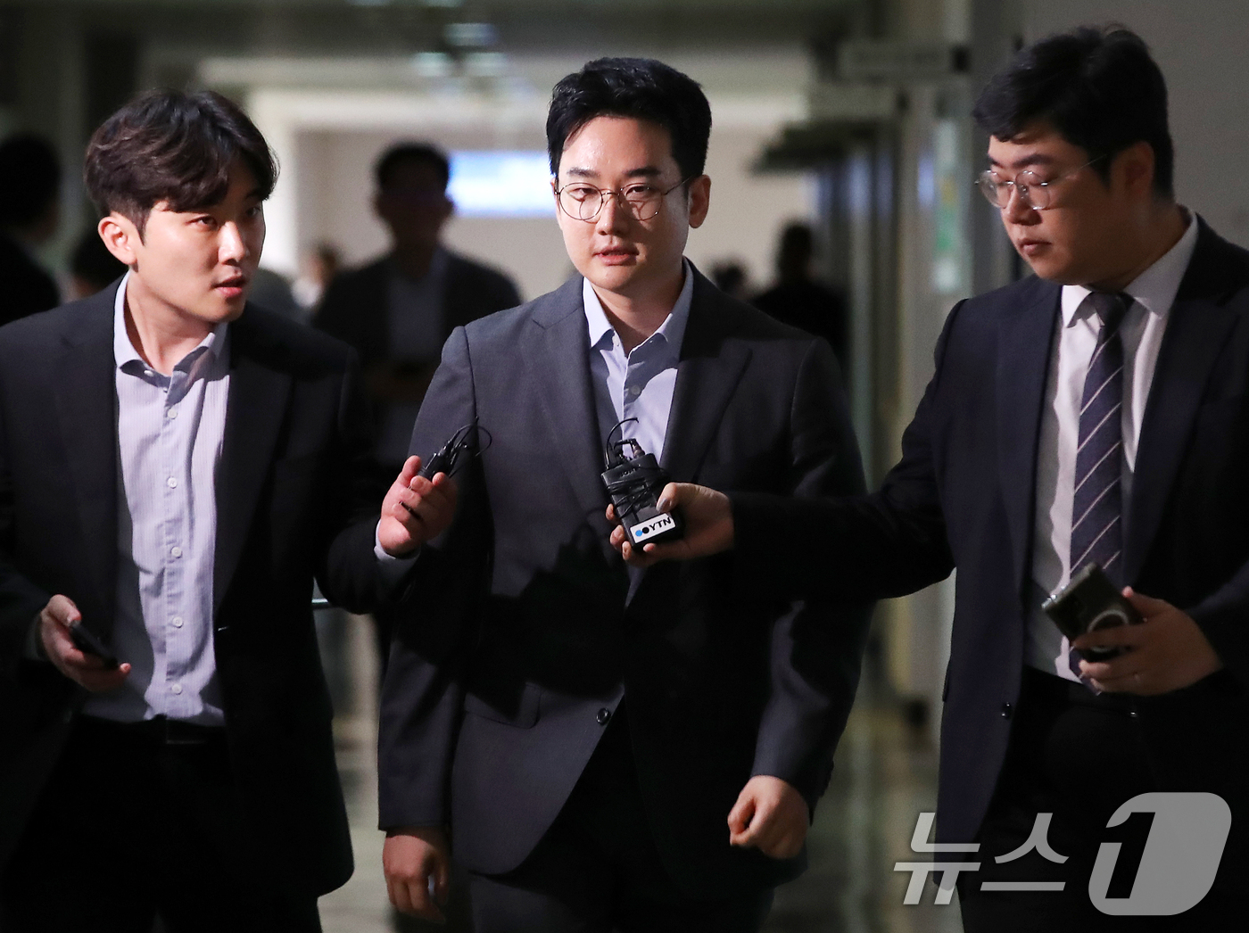 (부산=뉴스1) 윤일지 기자 = 6·3 지방선거 당시 '음료컵 테러' 사건의 자작극 의혹을 받는 정이한 전 개혁신당 부산시장 후보가 8일 오후 부산 연제구 부산지방법원에서 열린 구 …