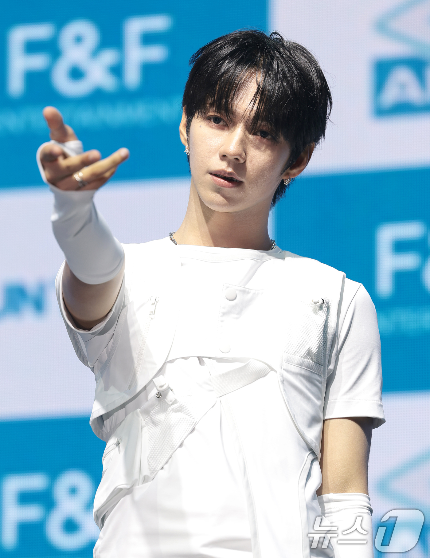 (서울=뉴스1) 권현진 기자 = 그룹 아홉(AHOF) 제이엘이 8일 오후 서울 광진구 예스24라이브홀에서 열린 세 번째 미니 앨범 ‘런 투 유(RUN TO YOU)' 발매 기념 미 …